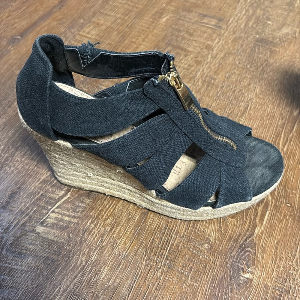 Black Wedges